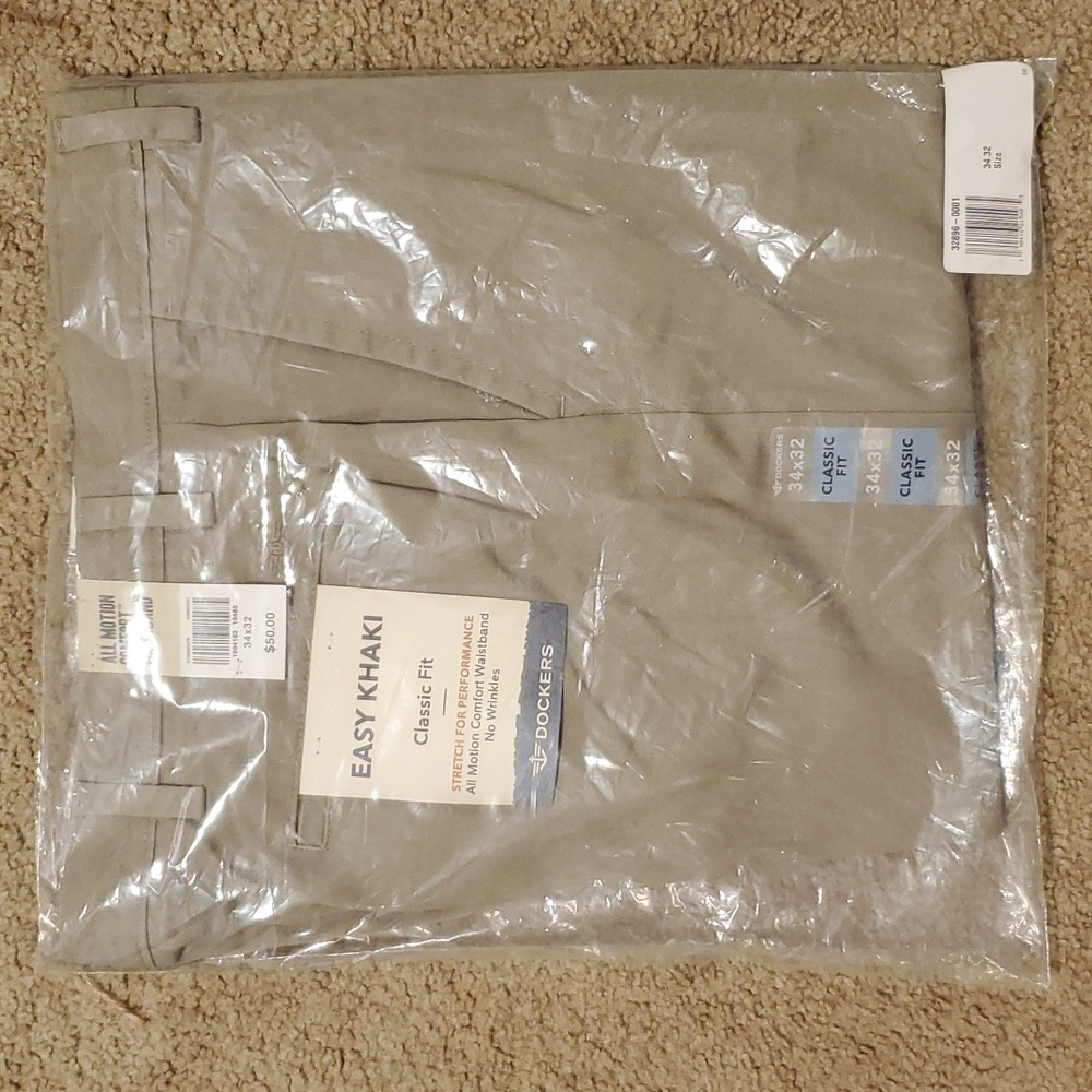 NWT Dockers Men's Classic Fit Khaki Pants